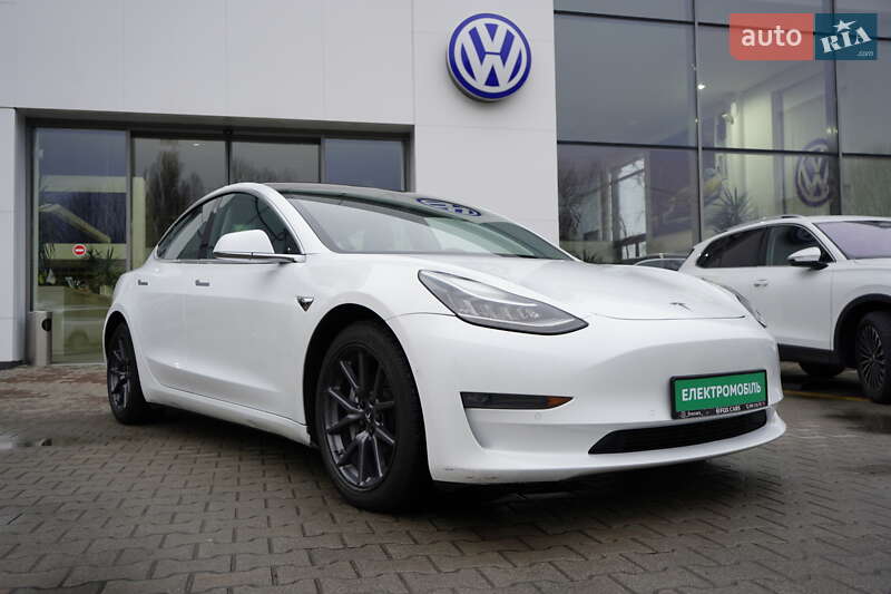 Tesla Model 3 (2018)
