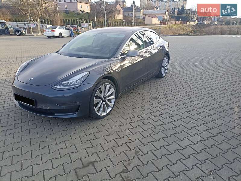 Tesla Model 3 (2018)