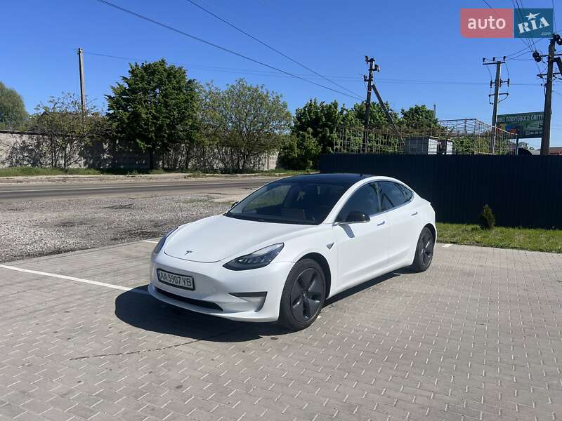 Tesla Model 3 (2019)