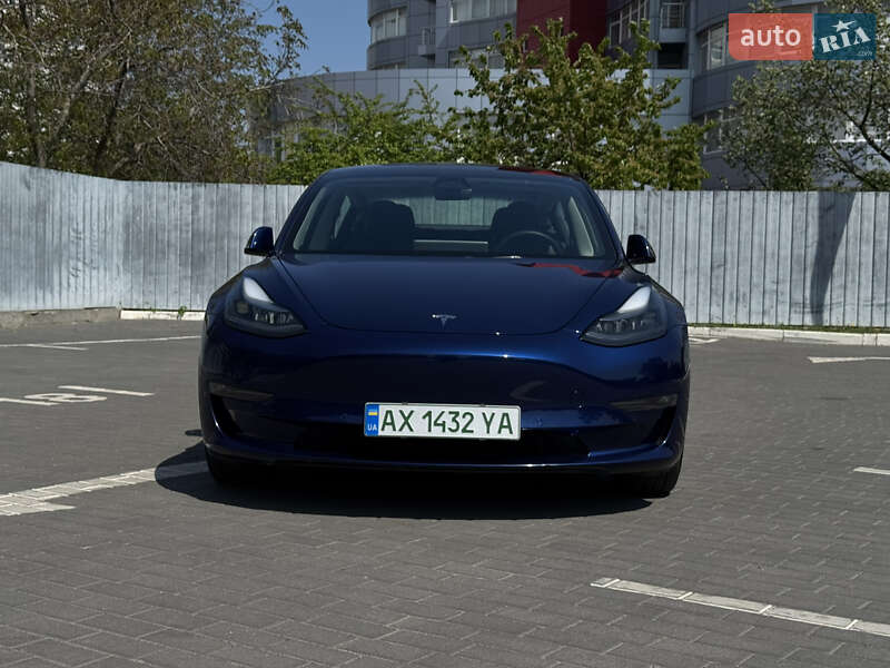 Tesla Model 3 (2021)