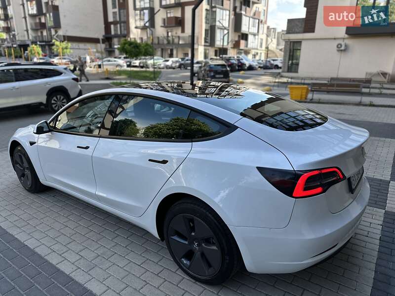 Tesla Model 3 (2023)