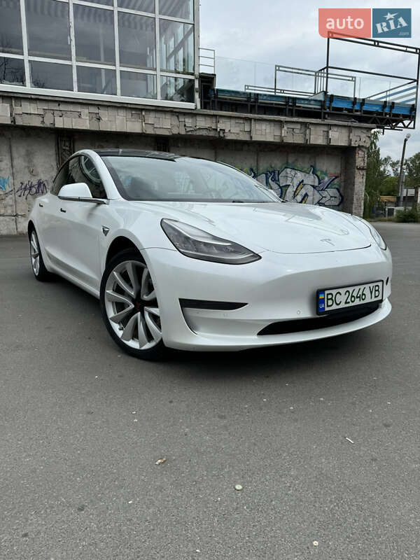Tesla Model 3 (2019)