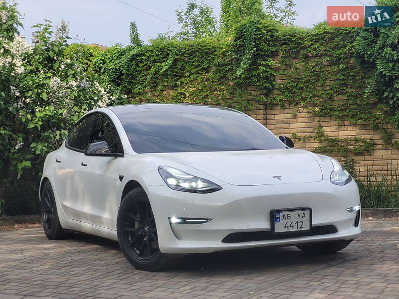 Tesla Model 3 (2021)