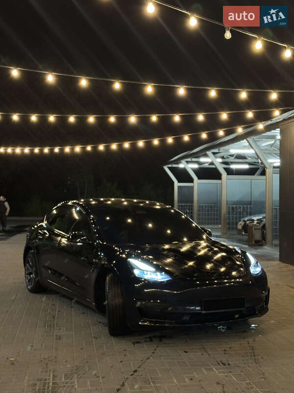 Tesla Model 3 (2019)