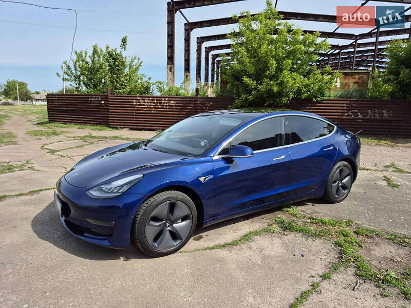 Tesla Model 3 (2019)