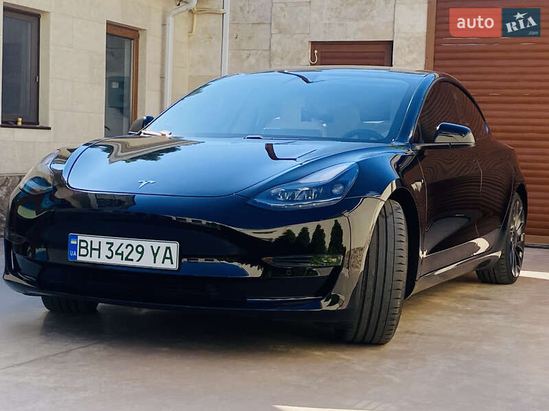 Tesla Model 3 (2021)