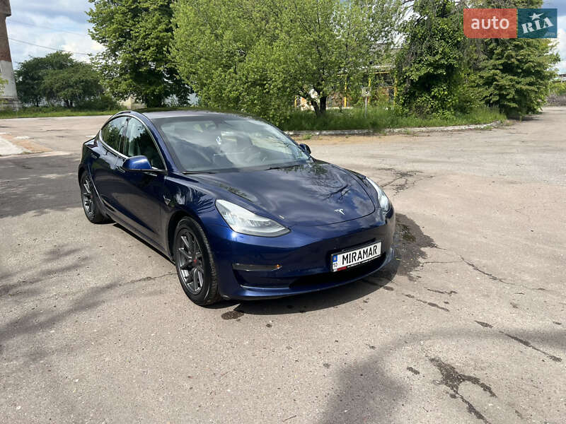 Tesla Model 3 (2018)