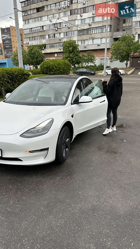 Tesla Model 3 (2021)
