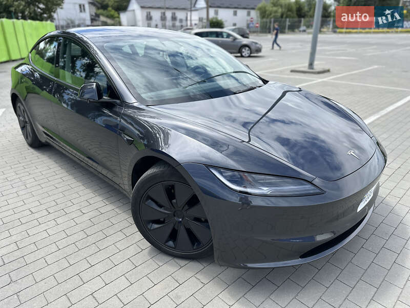 Tesla Model 3 (2024)
