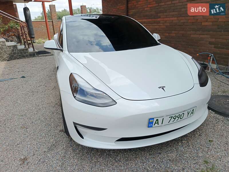 Tesla Model 3 (2021)