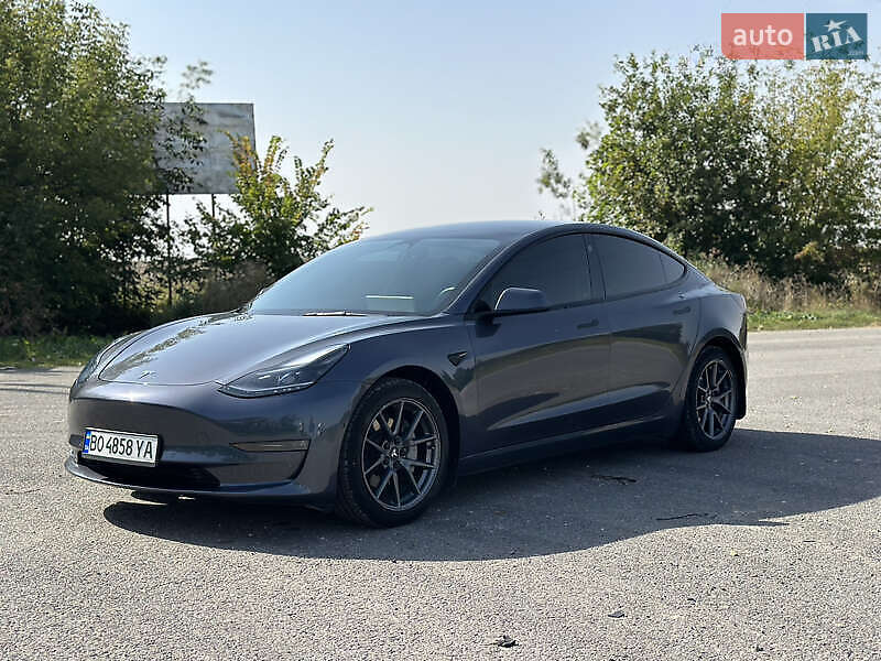 Tesla Model 3 (2022)