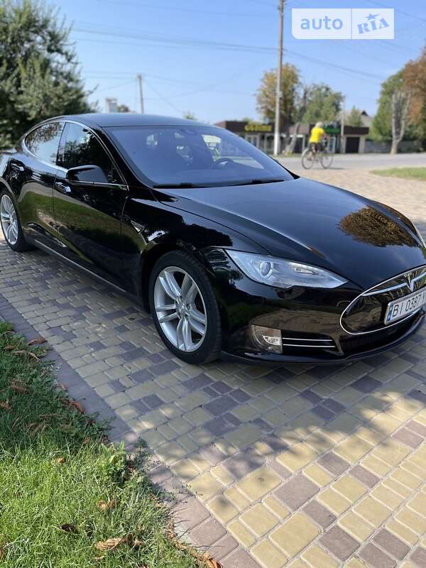 Tesla Model s (2015)
