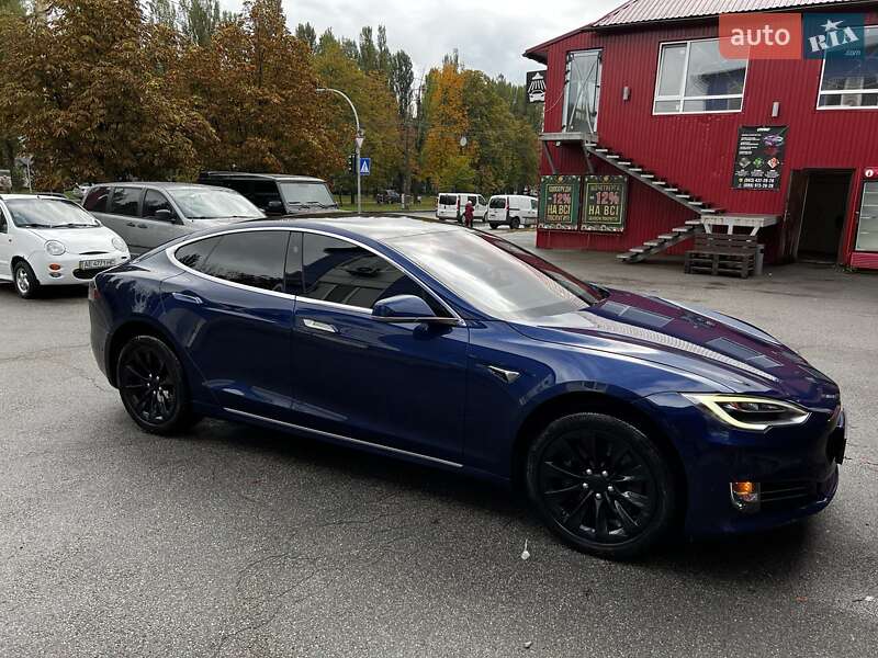 Tesla Model s (2018)