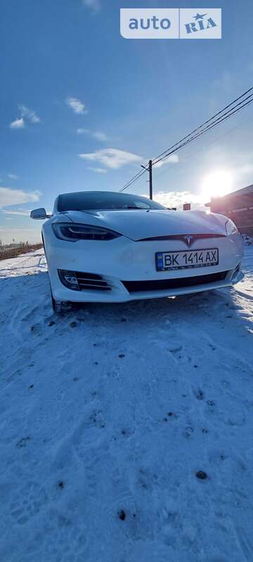 Tesla Model s (2018)