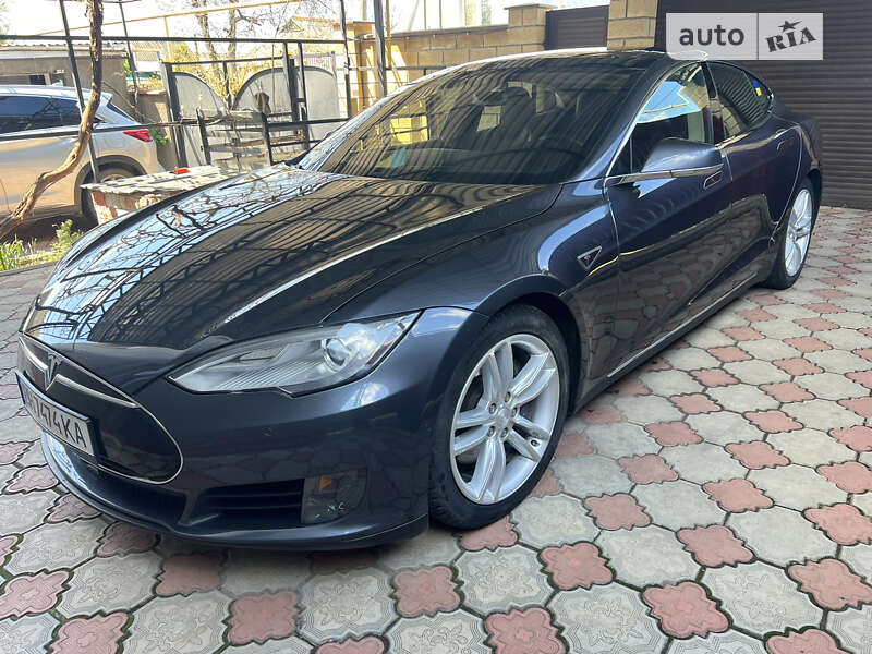 Tesla Model s (2015)