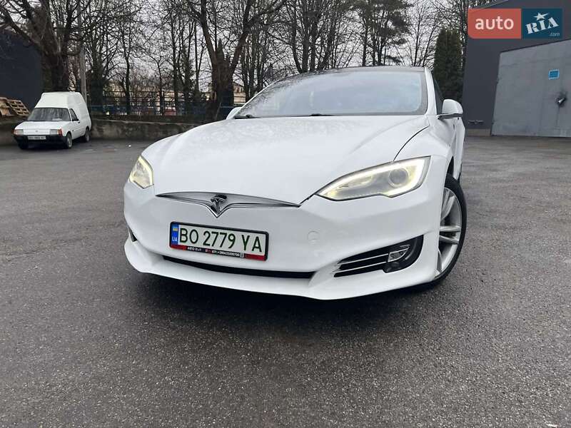 Tesla Model s (2014)