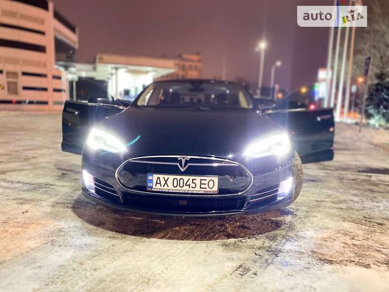 Tesla Model s (2014)