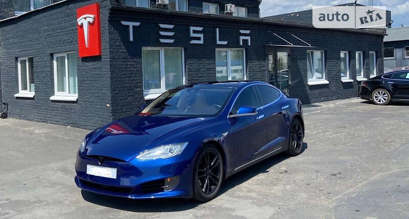 Tesla Model s (2015)