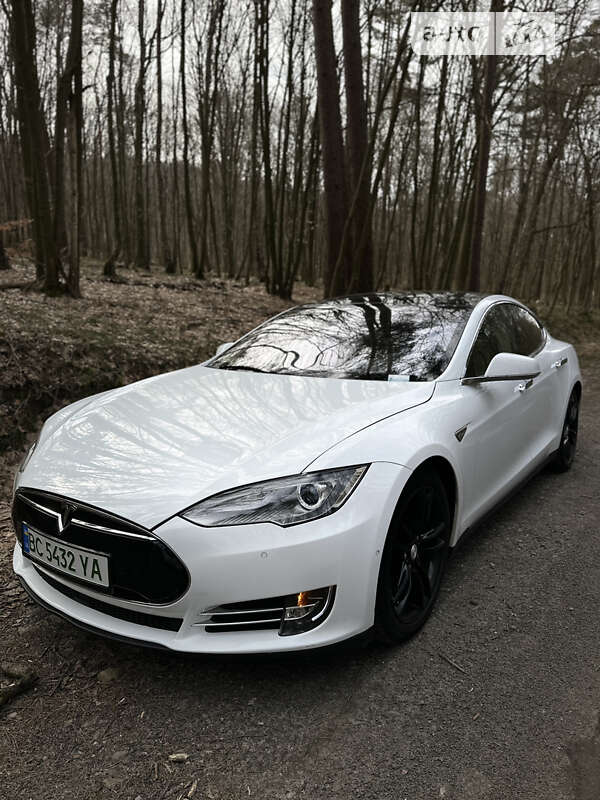 Tesla Model s (2015)