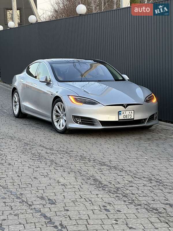 Tesla Model s (2016)