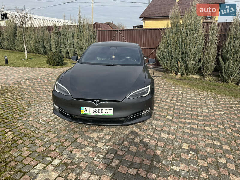 Tesla Model s (2017)