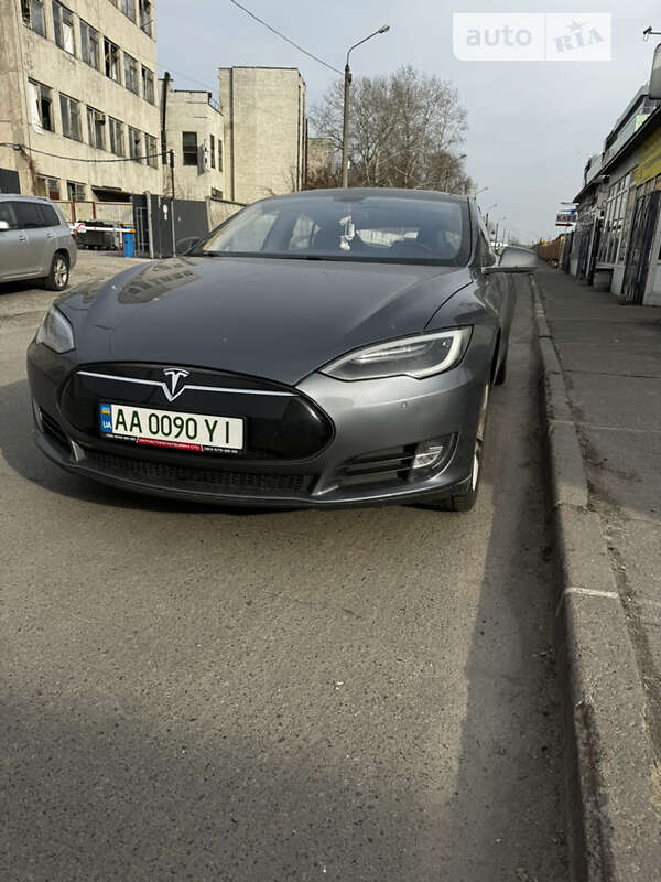 Tesla Model s (2013)