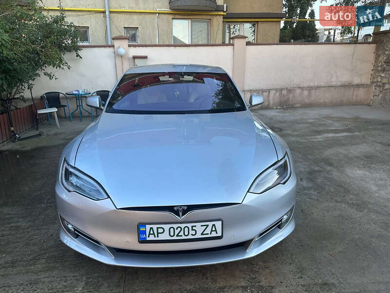 Tesla Model s (2016)