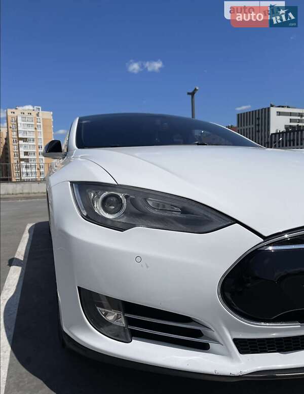 Tesla Model s (2014)