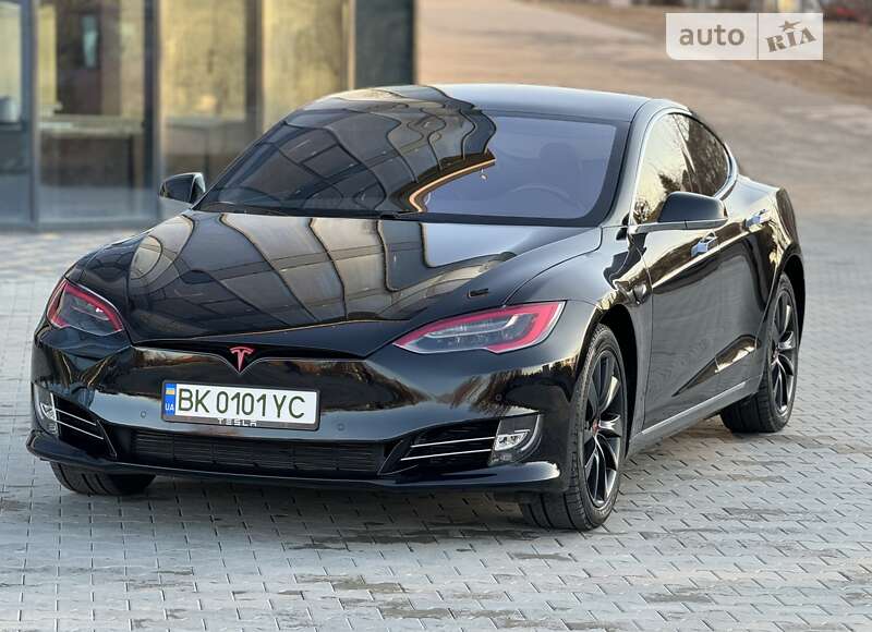 Tesla Model s (2018)