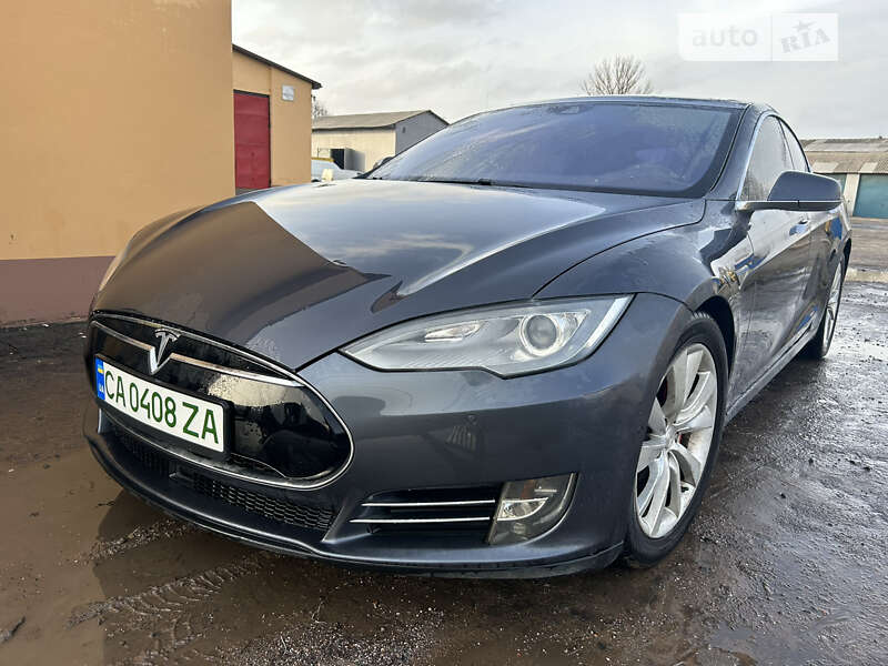 Tesla Model s (2016)