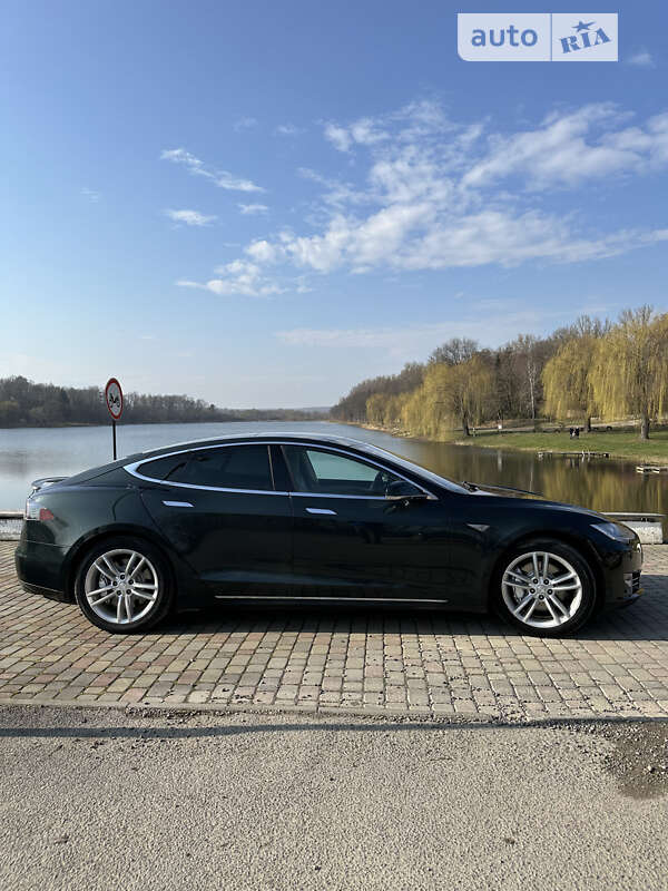 Tesla Model s (2014)