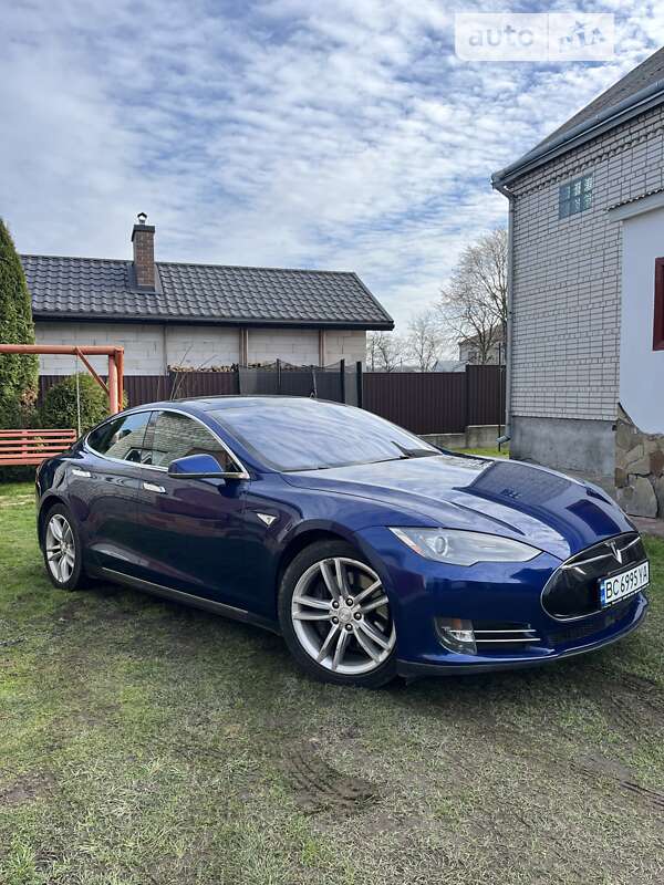 Tesla Model s (2016)