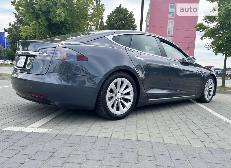 Tesla Model s (2016)