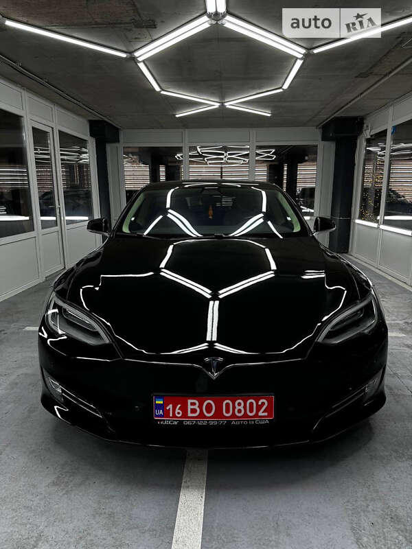 Tesla Model s (2017)