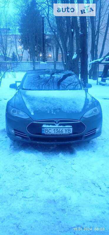 Tesla Model s (2014)