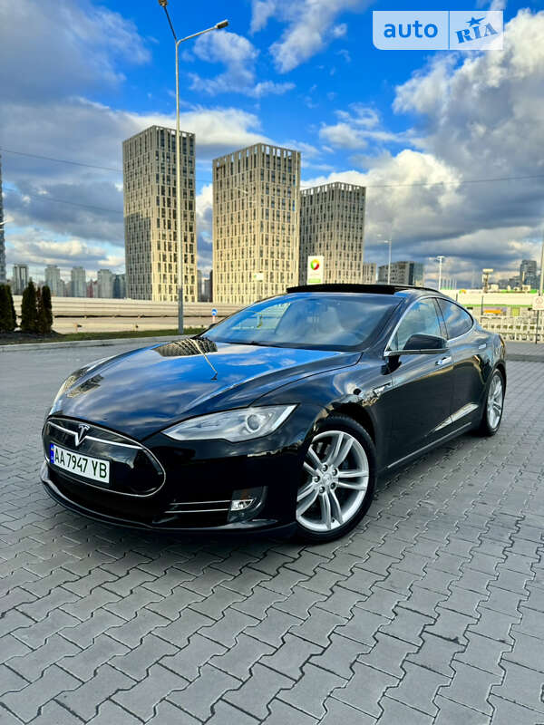 Tesla Model s (2012)