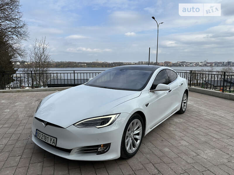 Tesla Model s (2016)