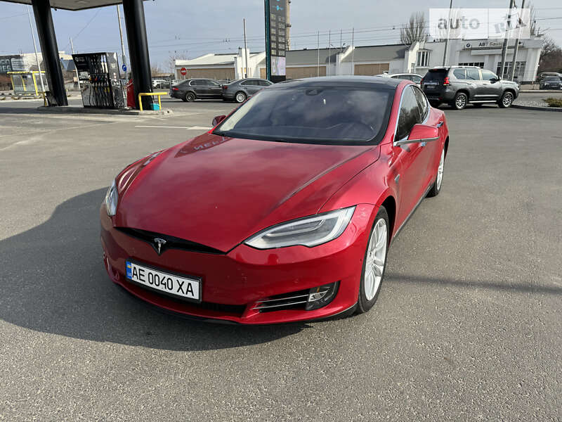 Tesla Model s (2015)