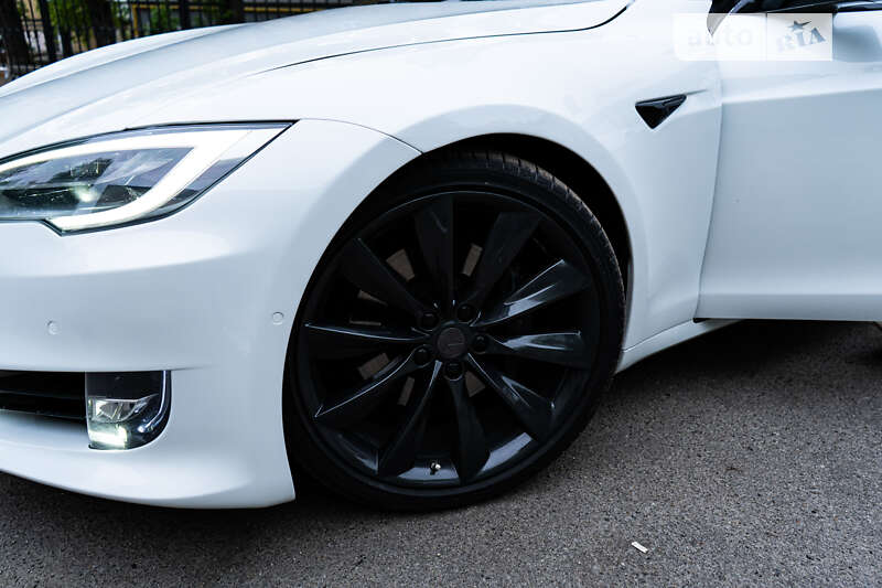 Tesla Model s (2016)