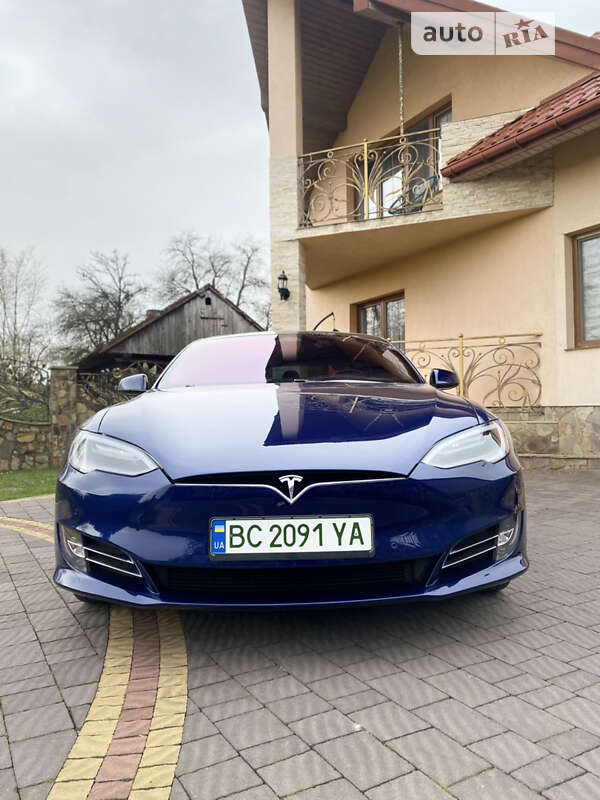 Tesla Model s (2019)