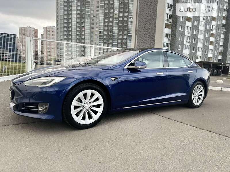 Tesla Model s (2017)