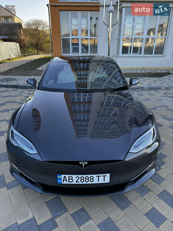 Tesla Model s (2020)