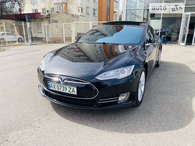 Tesla Model s (2014)
