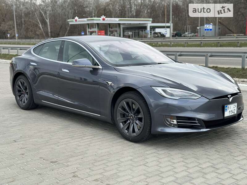 Tesla Model s (2020)