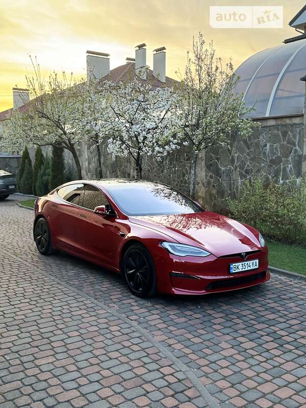 Tesla Model s (2021)