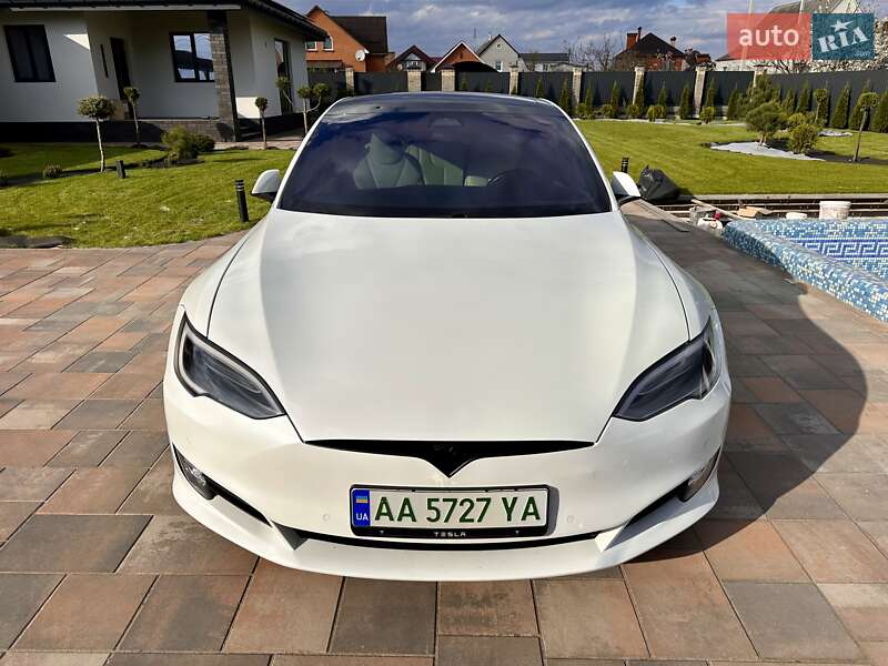 Tesla Model s (2017)
