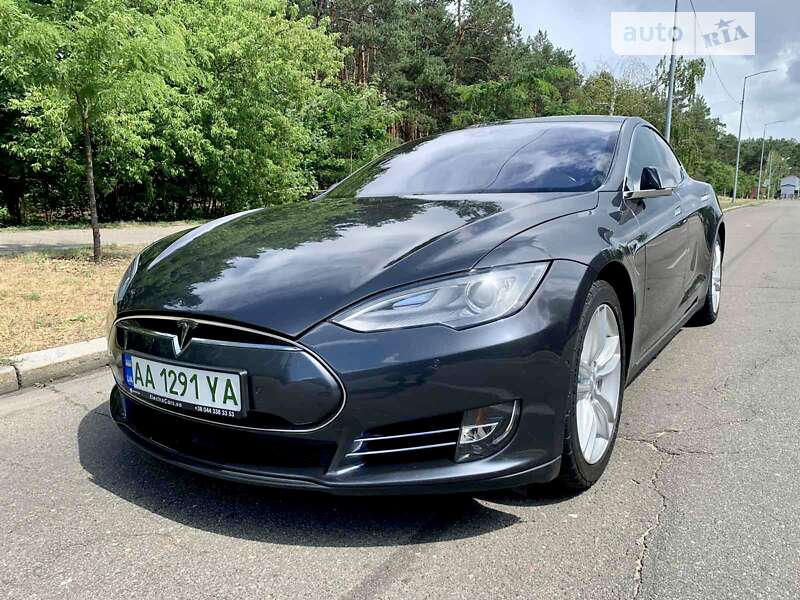 Tesla Model s (2016)