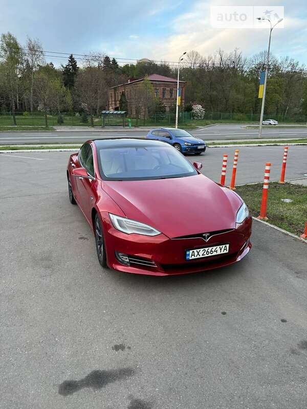 Tesla Model s (2018)
