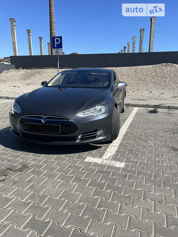 Tesla Model s (2016)