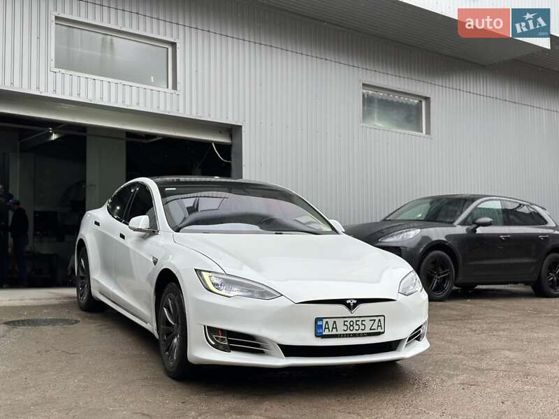 Tesla Model s (2018)